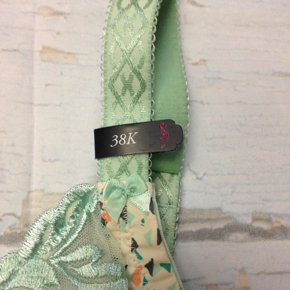 Plus Size Bra - Underwire Minimizer & Thin Cup - Picture 4 of 5